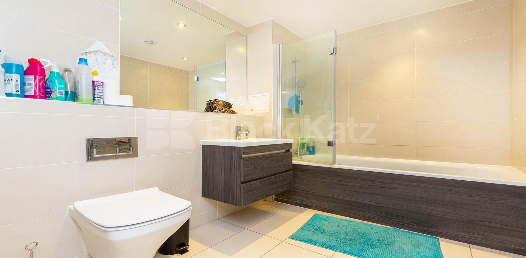 			3 Bedroom, 2 bath, 1 reception Apartment			 Huguenot Drive, Palmers Green